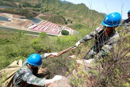 220千伏興河一線檢修 確保夏季電網安全穩定運行