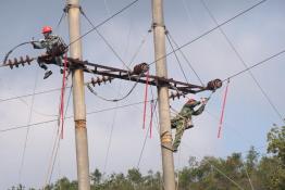 冰雹夜襲 供電公司全力搶修受損線路