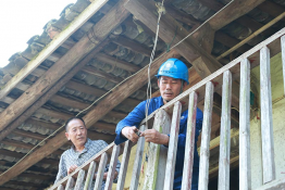 大山深處送電人