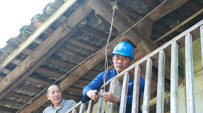 大山深處送電人