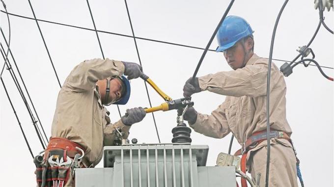 新裝變壓器 農民用電更可靠