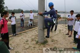 欽州供電局舉辦“學子看電網”活動(組圖)