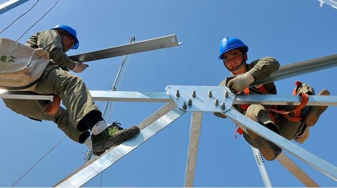 巴東供電加緊組塔 保高鐵建設用電