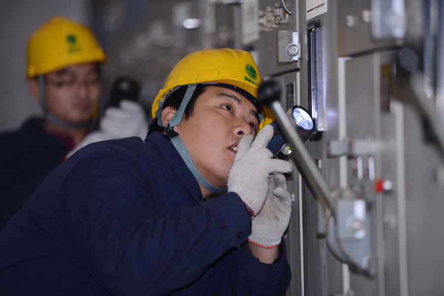 山東特高壓首次完成帶電消缺 確保電力安全穩定迎峰度冬