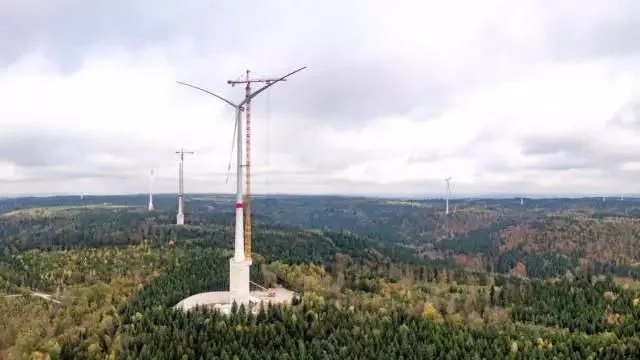 為風力發電機加上個水泥罐，就能媲美馬斯克的100兆瓦時超級電池?!