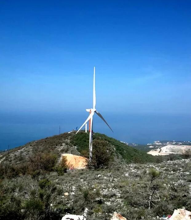 上海電力首個歐洲風電項目圓滿完成第一臺風機吊裝